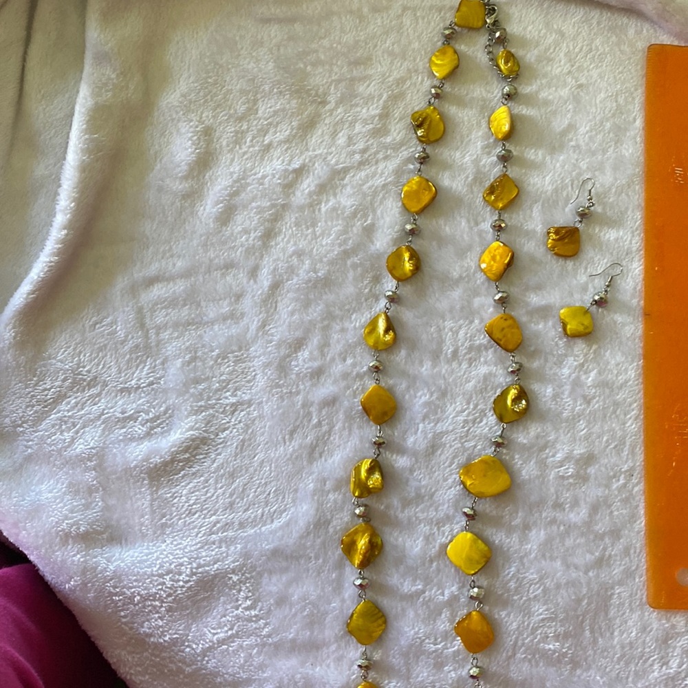 18” Yellow and silver necklace and earring set